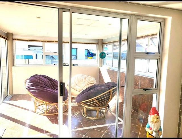 4 BEDROOM HOUSE FOR SALE IN PORT OWEN